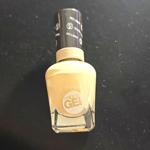 SALLY HANSEN MIRACLE GEL POLISH